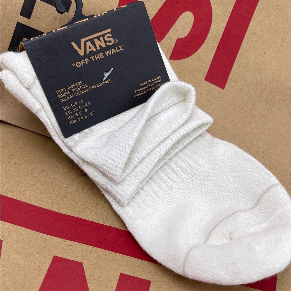 VANS. HALF CREW
HAUTEUR CHENLE CALCETIN DE MEDIA CAÑA
"OFF THE WALL"
1 pair